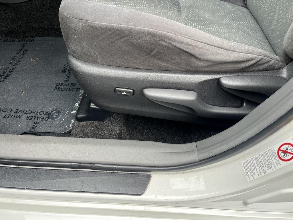 Toyota Prius V  2013