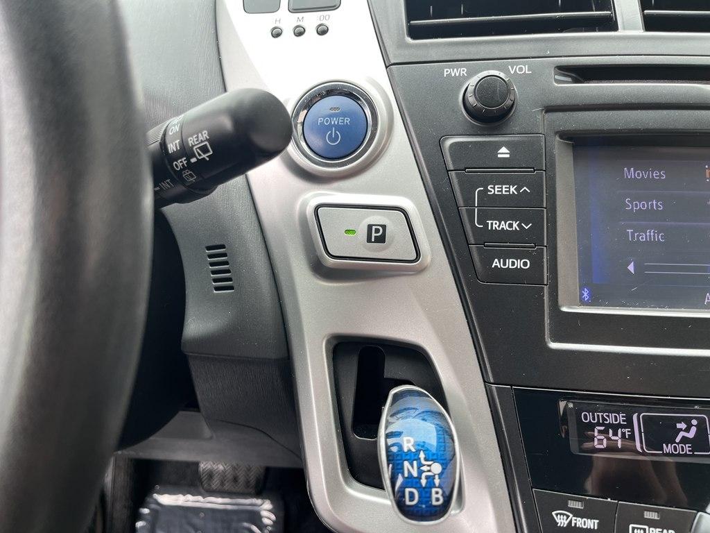 Toyota Prius V  2013