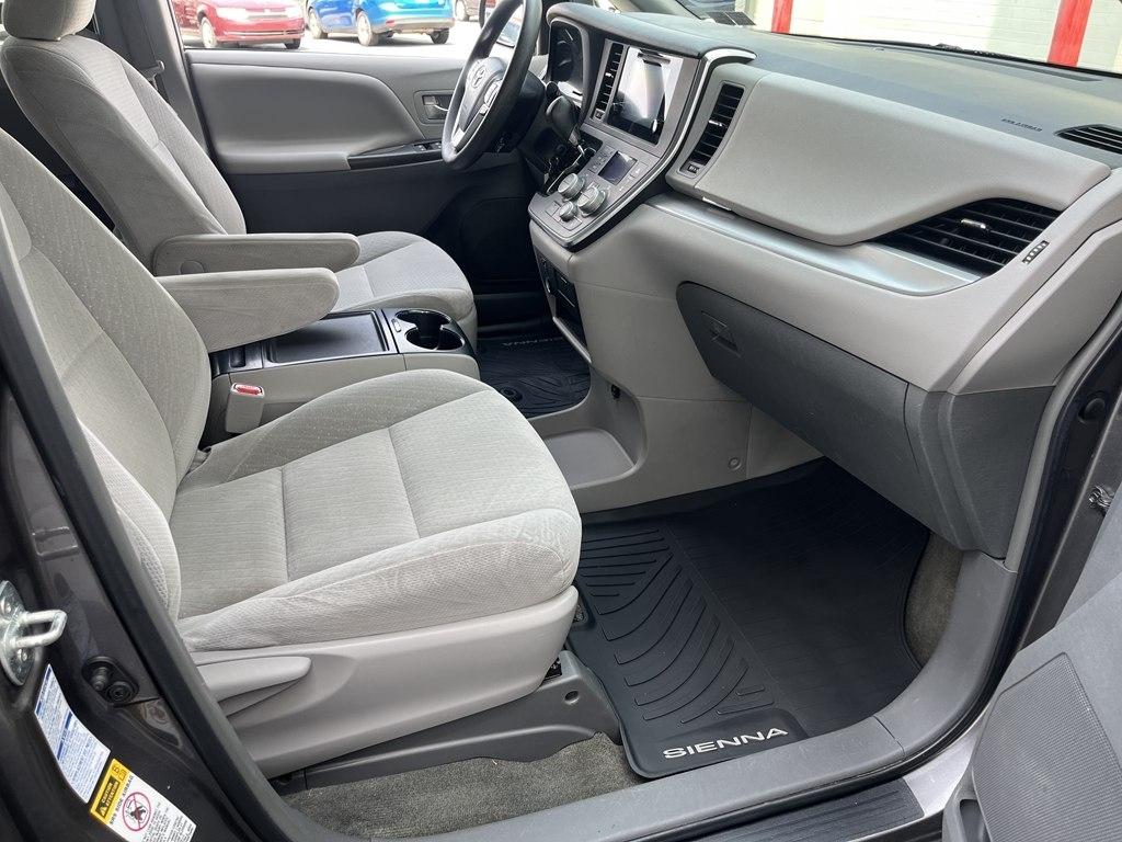 Toyota Sienna  2015
