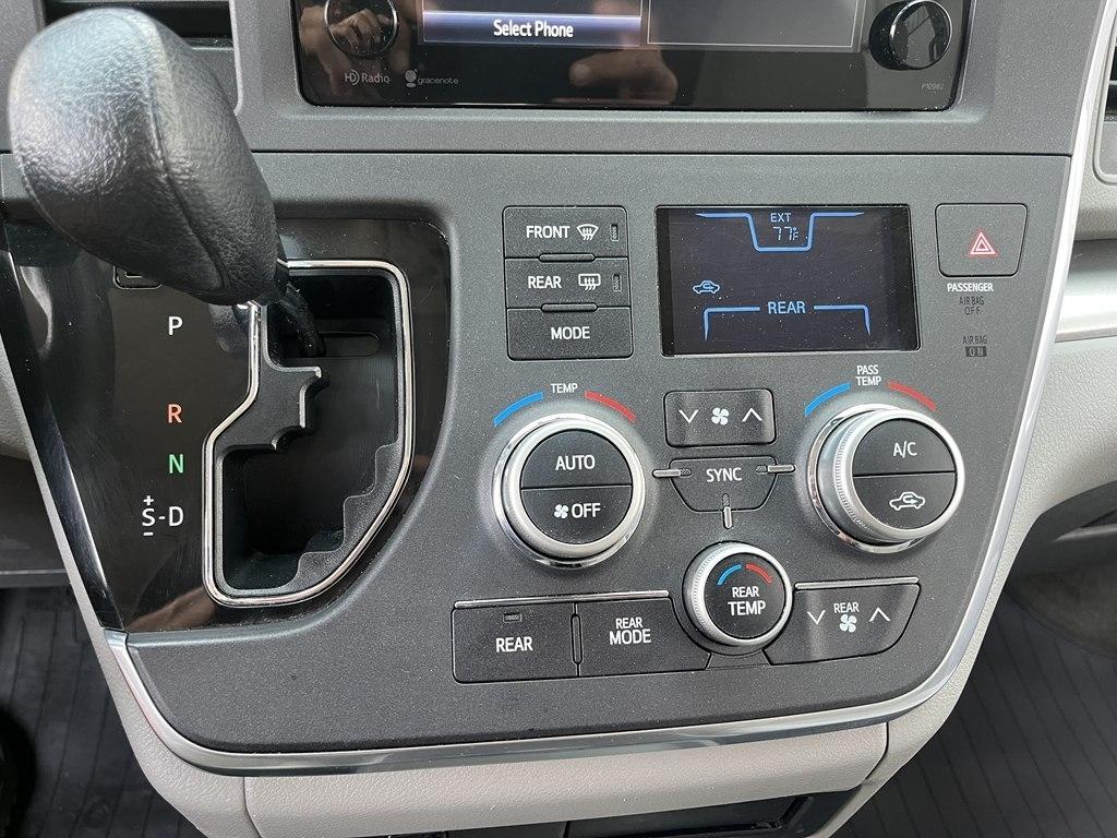 Toyota Sienna  2015