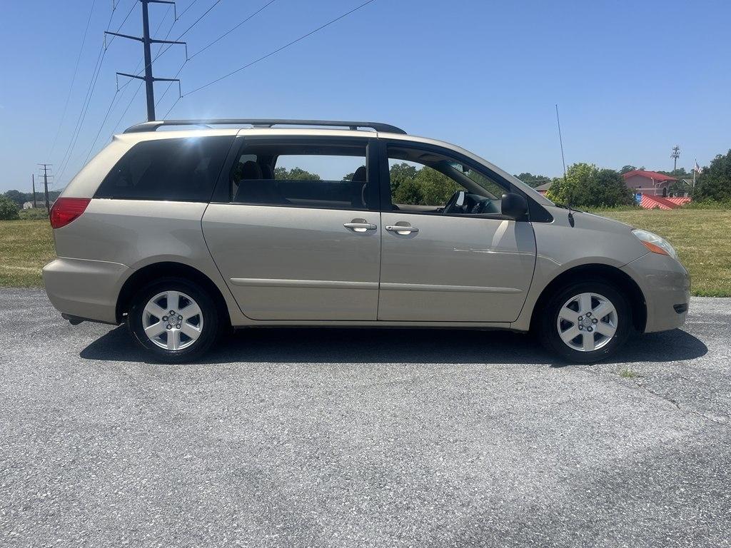 Toyota Sienna  2010