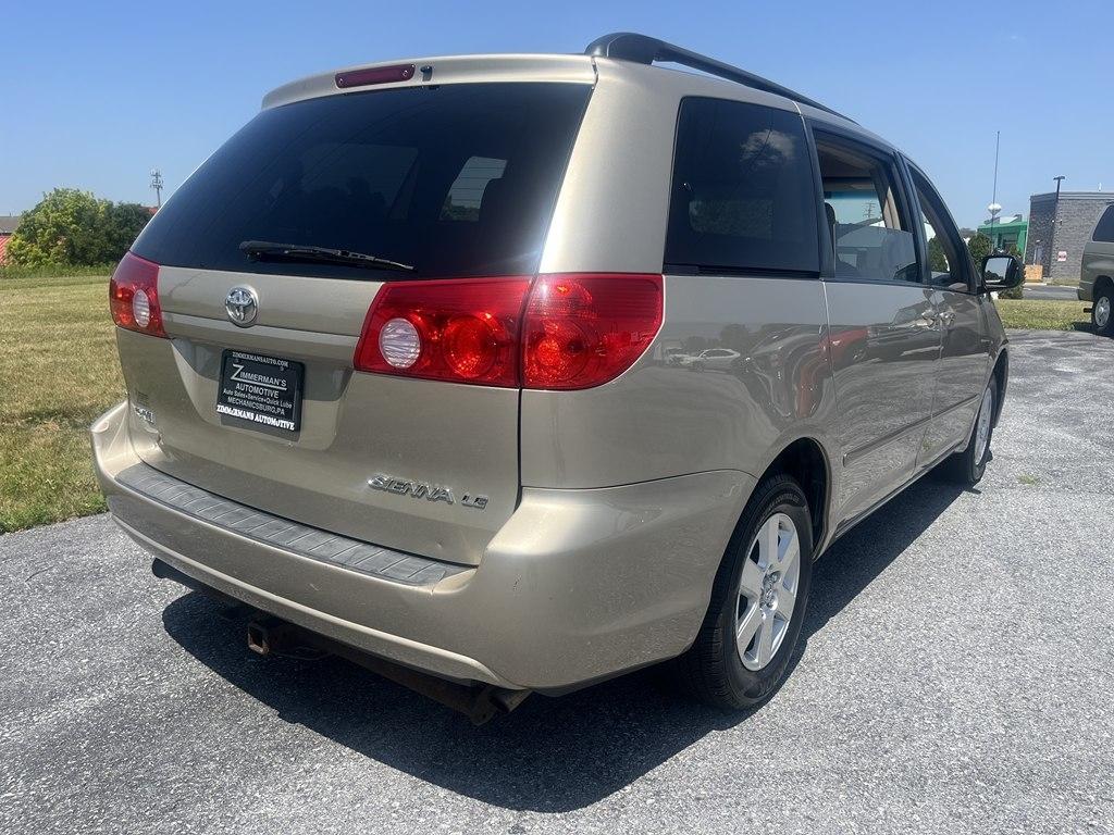 Toyota Sienna  2010