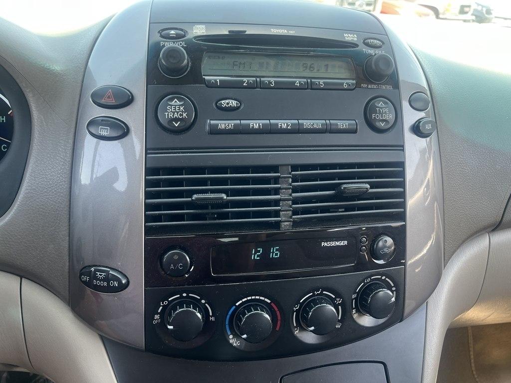Toyota Sienna  2010