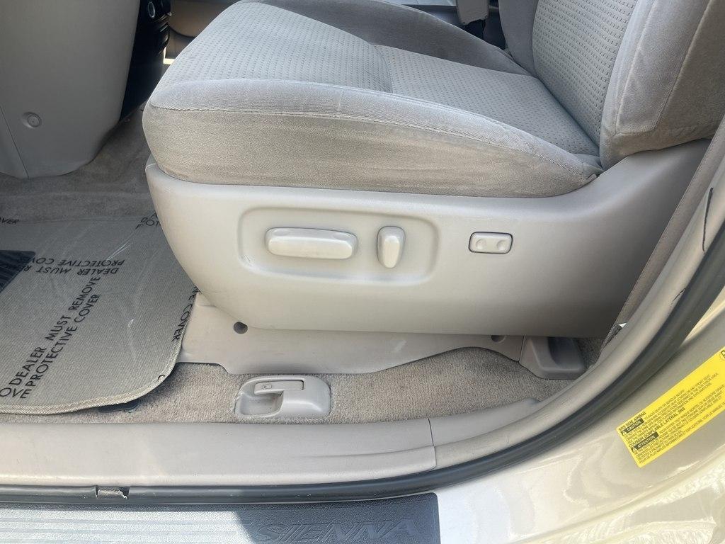 Toyota Sienna  2010