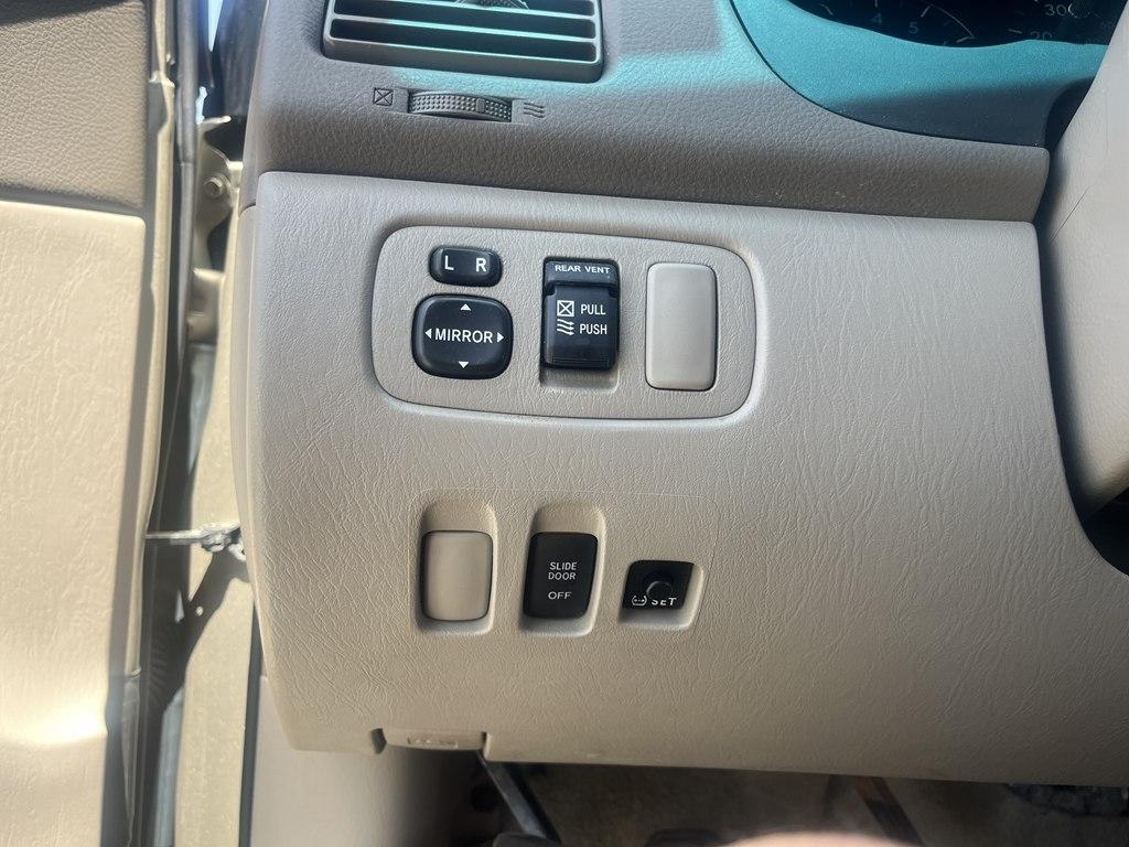 Toyota Sienna  2010