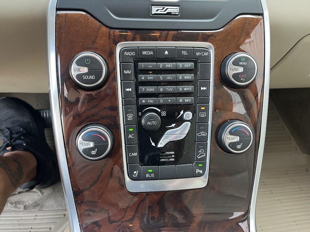 Volvo XC70  2015