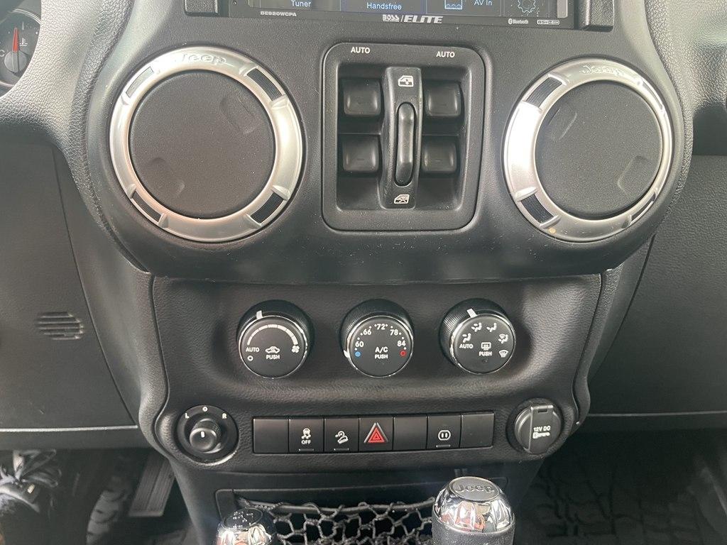 Jeep Wrangler  2011