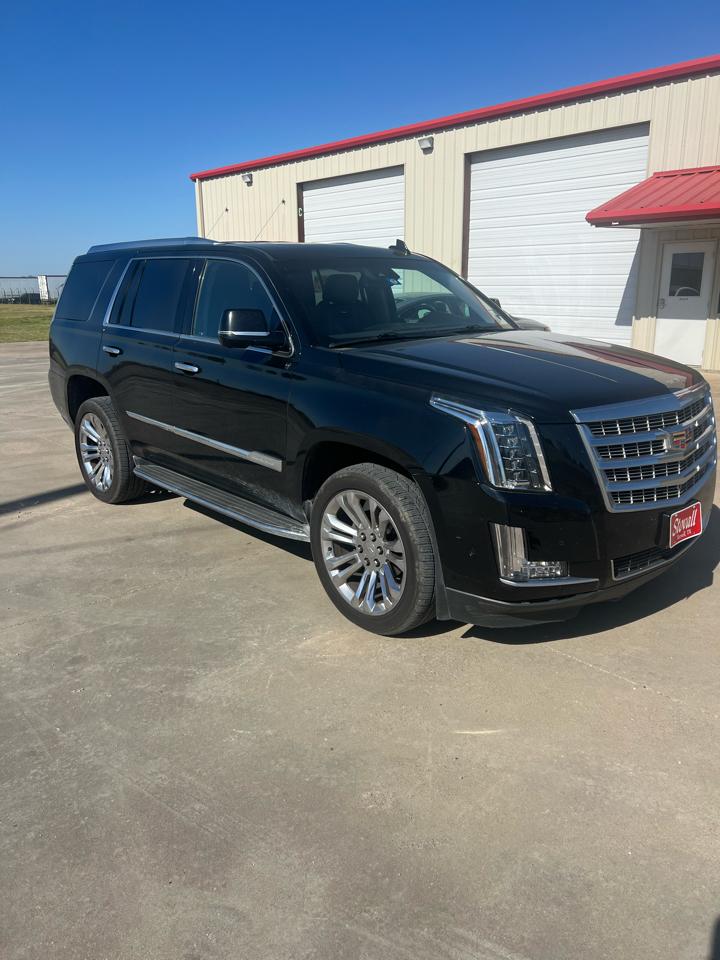 Cadillac Escalade Luxury 2WD 2017