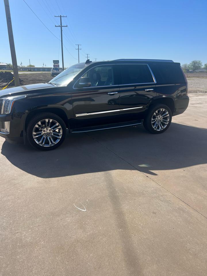 Cadillac Escalade Luxury 2WD 2017