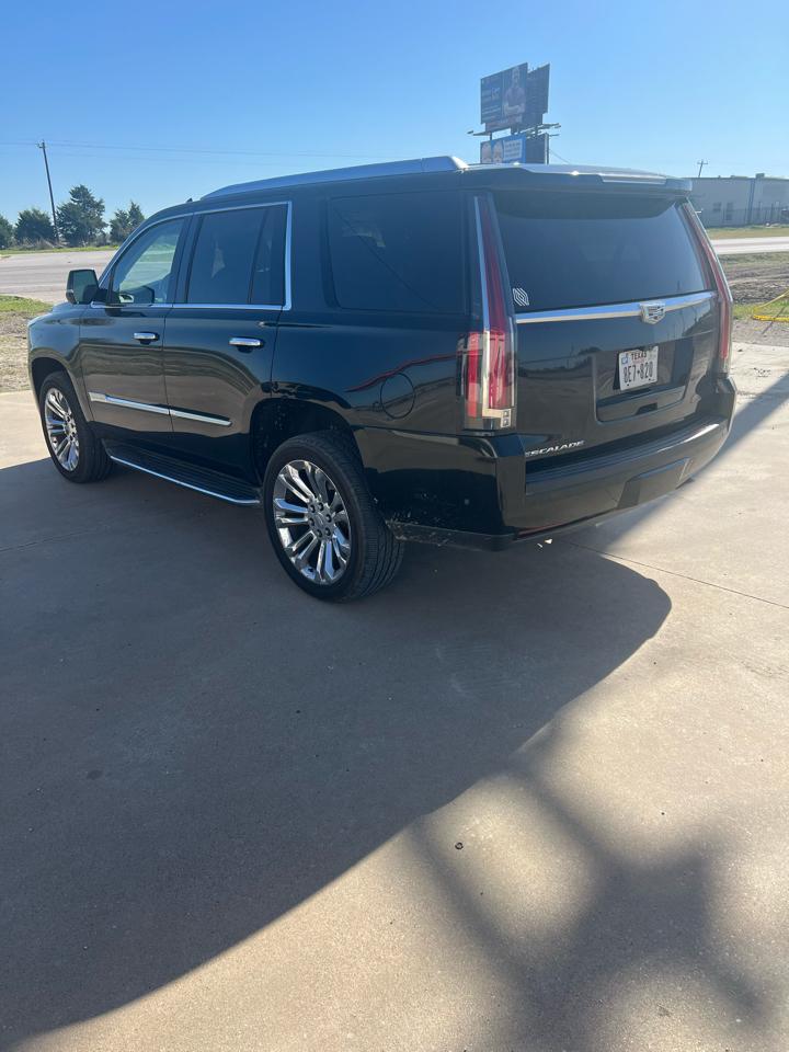 Cadillac Escalade Luxury 2WD 2017