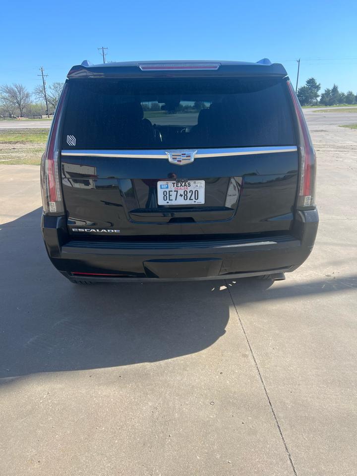 Cadillac Escalade Luxury 2WD 2017