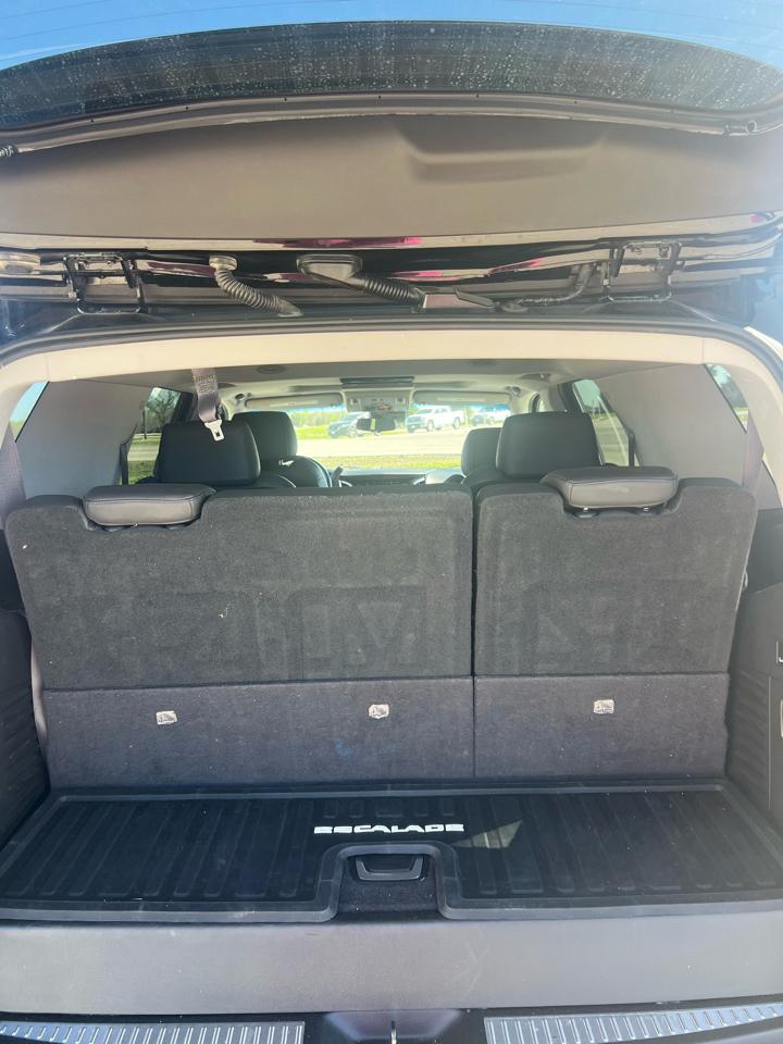 Cadillac Escalade Luxury 2WD 2017