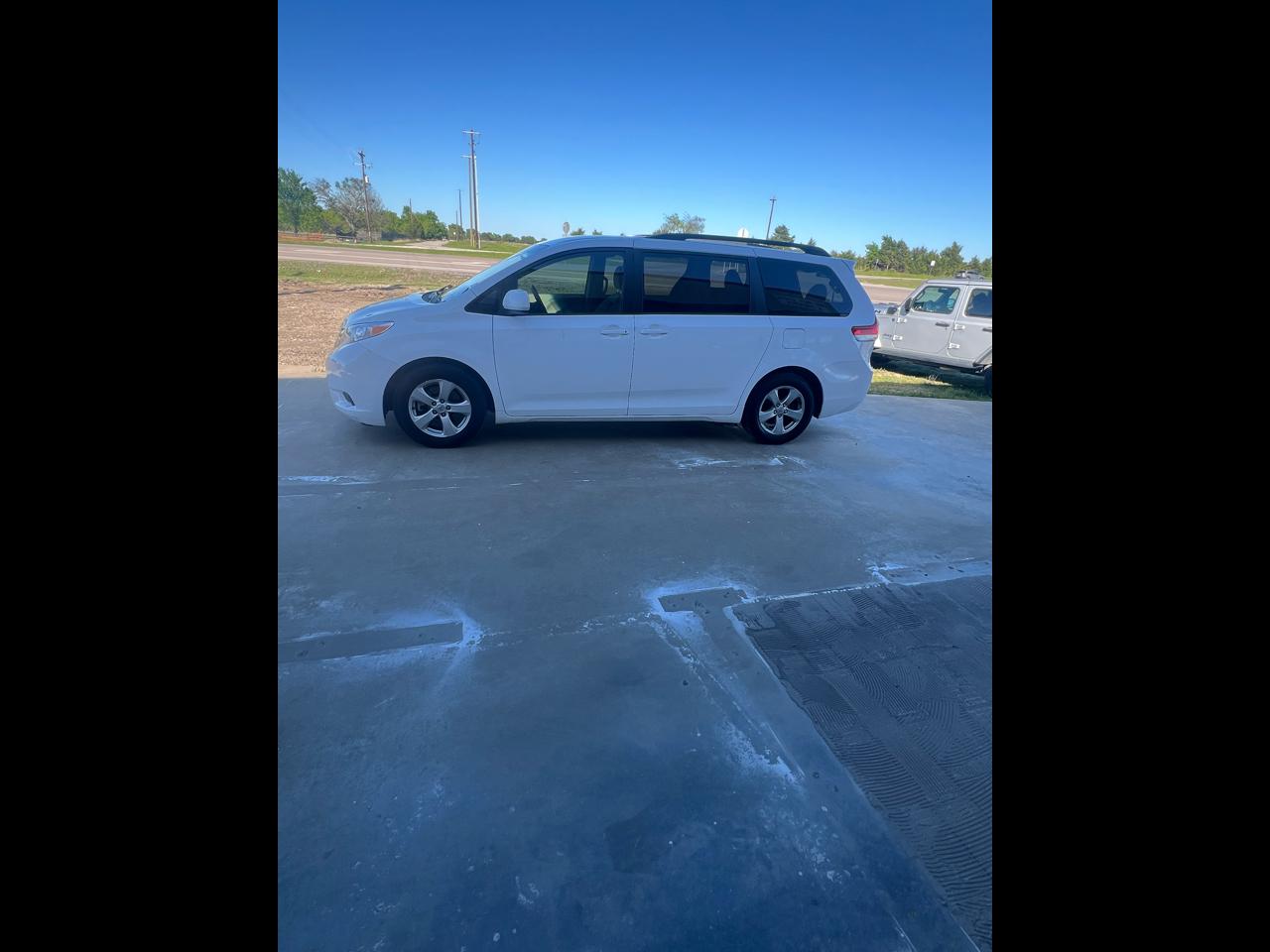 Toyota Sienna LE FWD 8-Passenger V6 2014