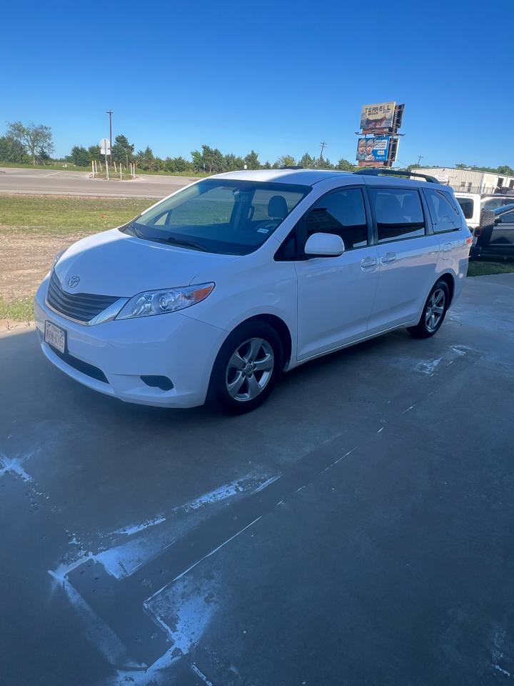 Toyota Sienna LE FWD 8-Passenger V6 2014