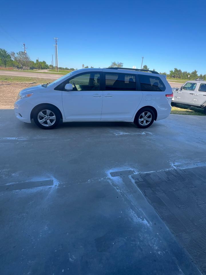 Toyota Sienna LE FWD 8-Passenger V6 2014