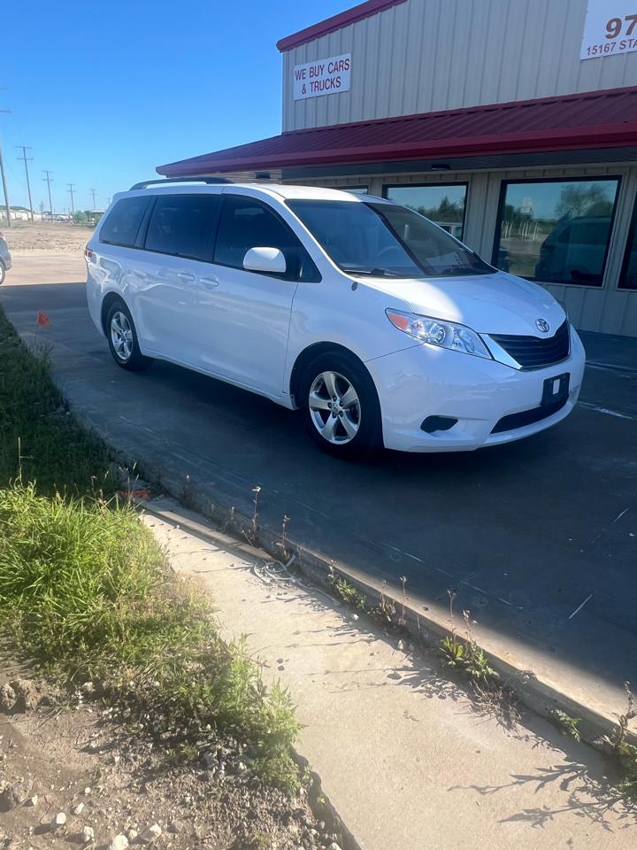 Toyota Sienna LE FWD 8-Passenger V6 2014