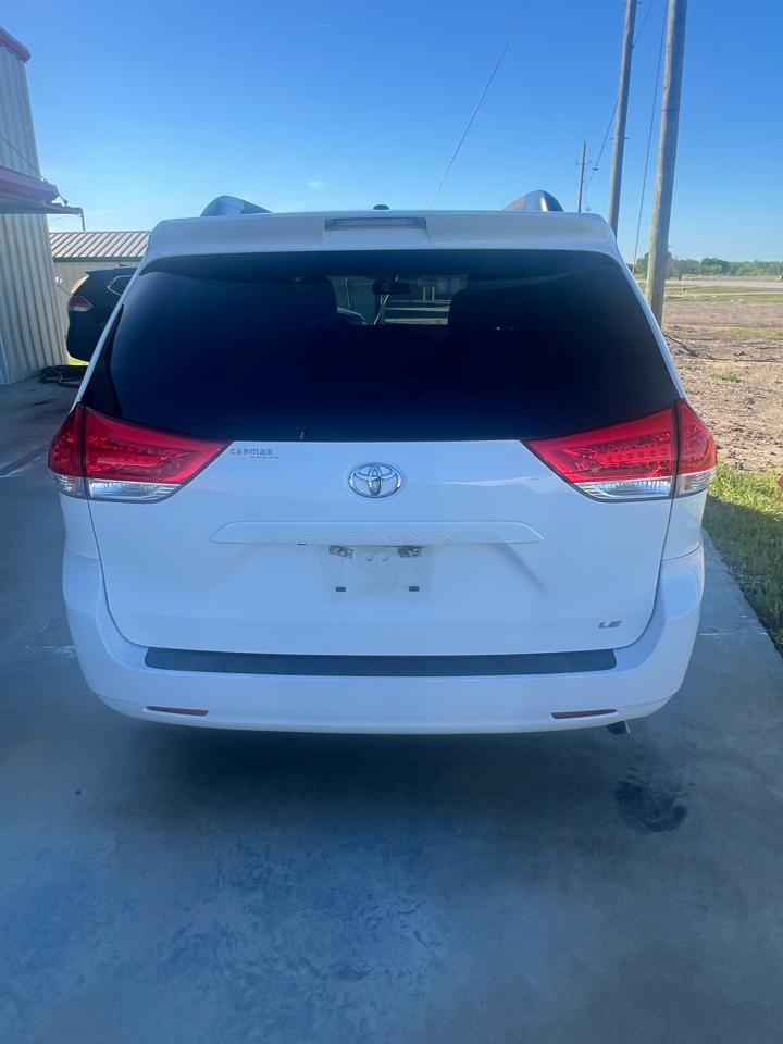 Toyota Sienna LE FWD 8-Passenger V6 2014