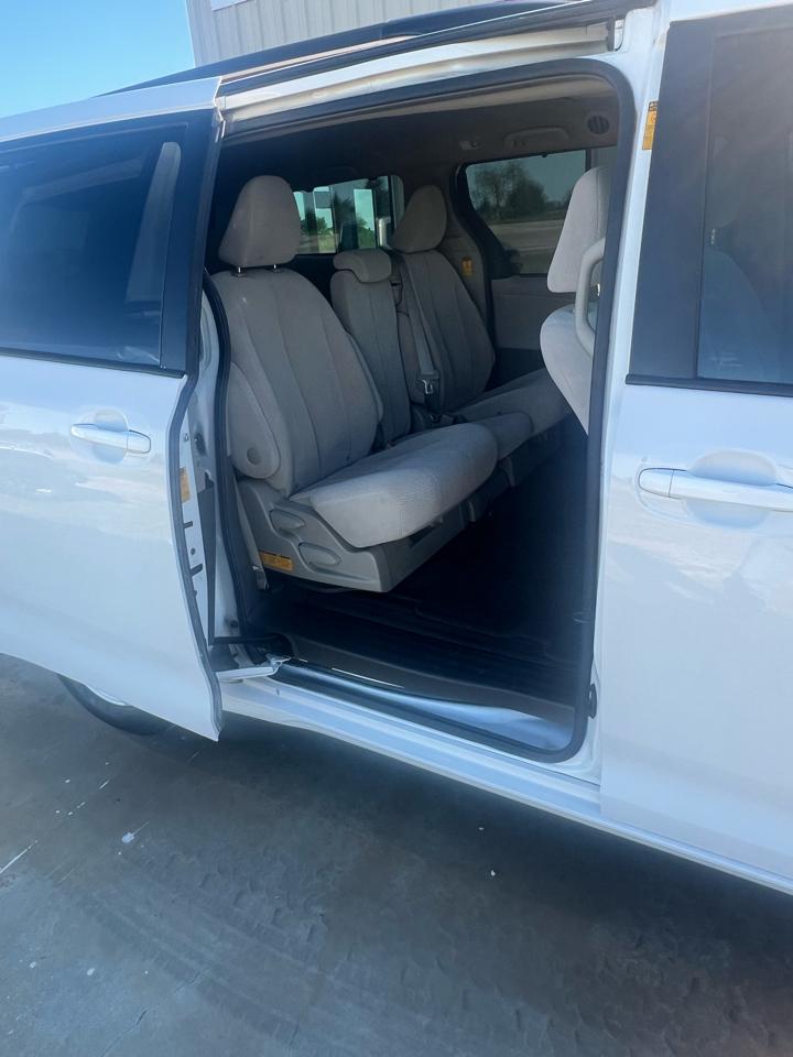 Toyota Sienna LE FWD 8-Passenger V6 2014