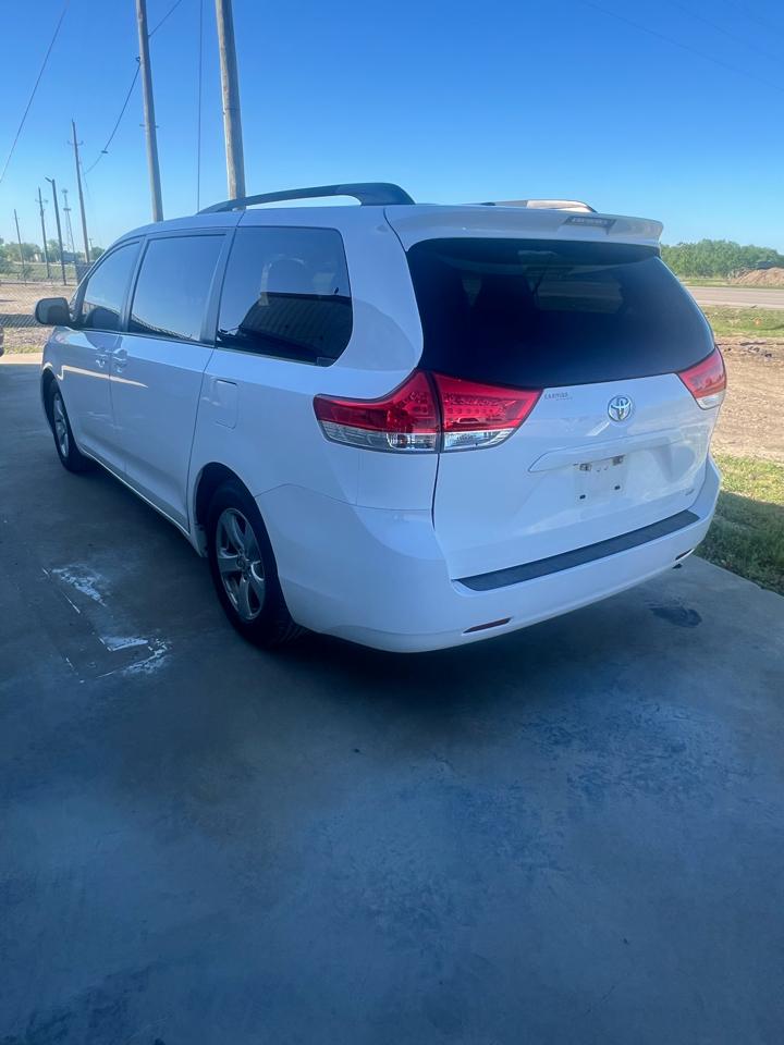Toyota Sienna LE FWD 8-Passenger V6 2014
