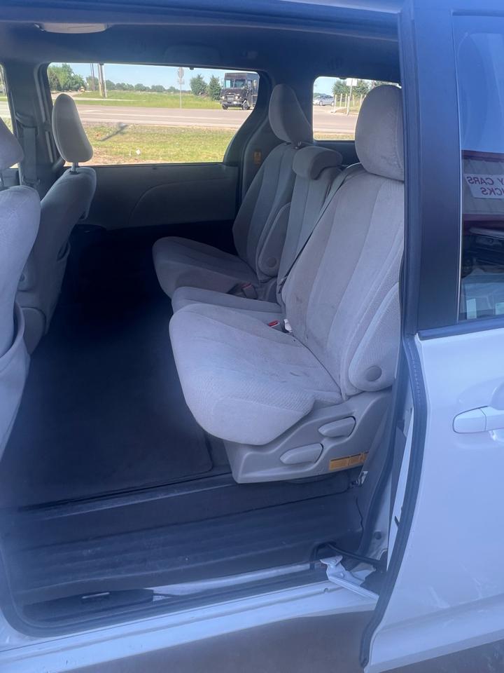 Toyota Sienna LE FWD 8-Passenger V6 2014