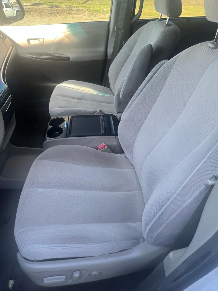Toyota Sienna LE FWD 8-Passenger V6 2014