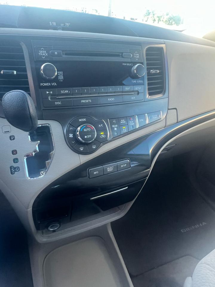 Toyota Sienna LE FWD 8-Passenger V6 2014