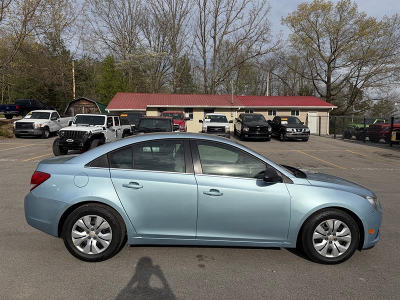 Chevrolet Cruze LS 2012