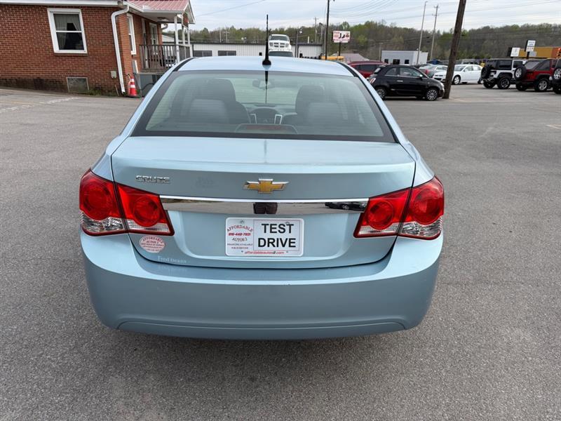 Chevrolet Cruze LS 2012