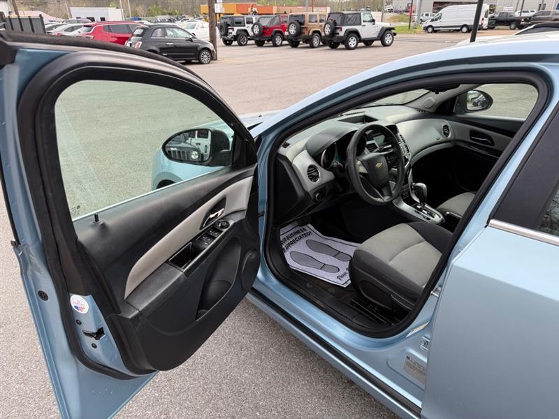 Chevrolet Cruze LS 2012