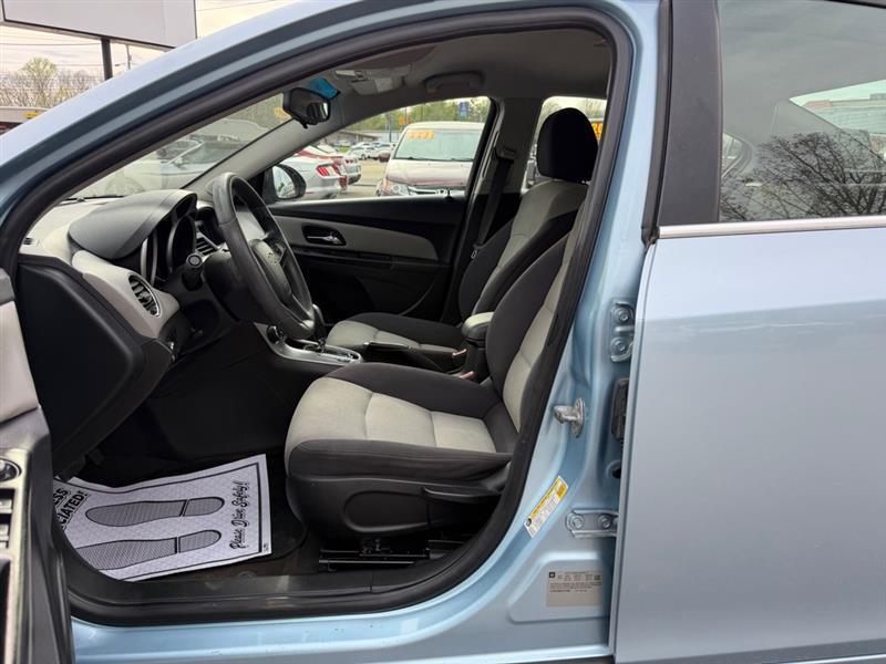 Chevrolet Cruze LS 2012