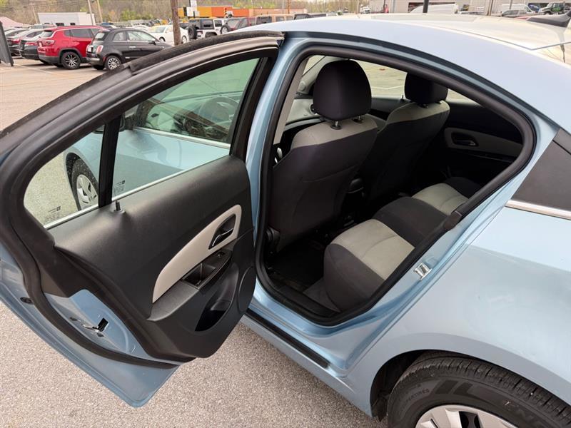 Chevrolet Cruze LS 2012