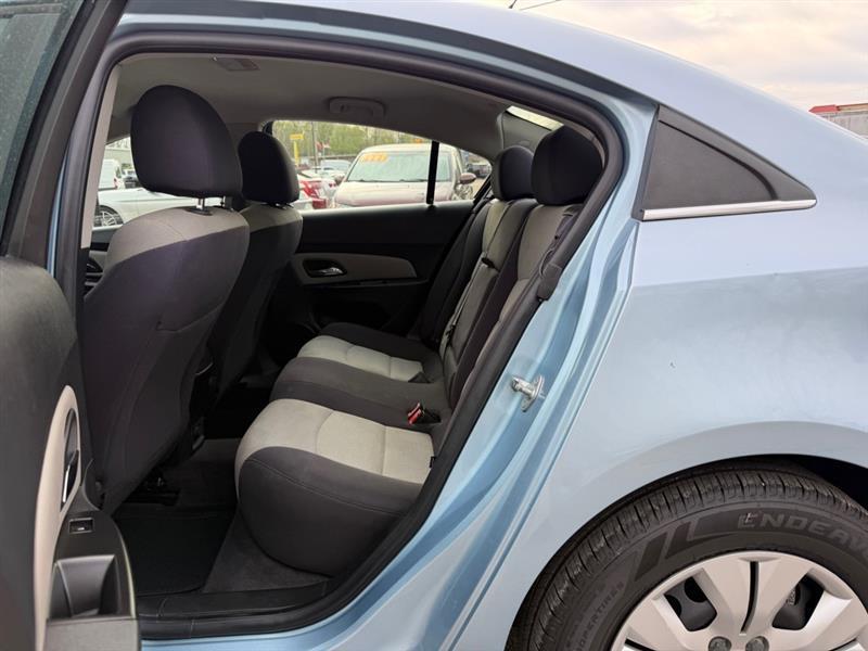 Chevrolet Cruze LS 2012