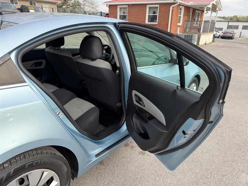 Chevrolet Cruze LS 2012