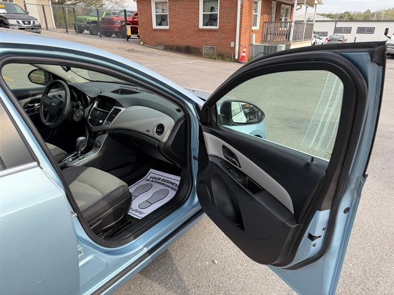 Chevrolet Cruze LS 2012