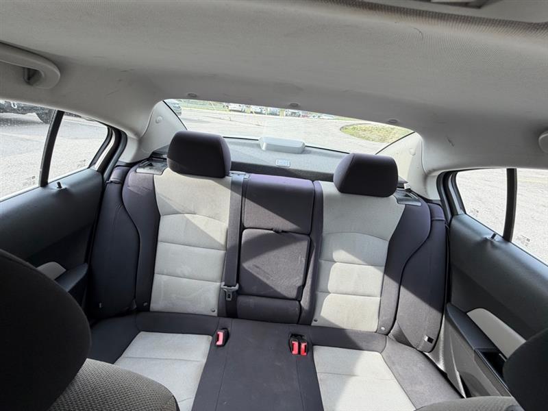 Chevrolet Cruze LS 2012