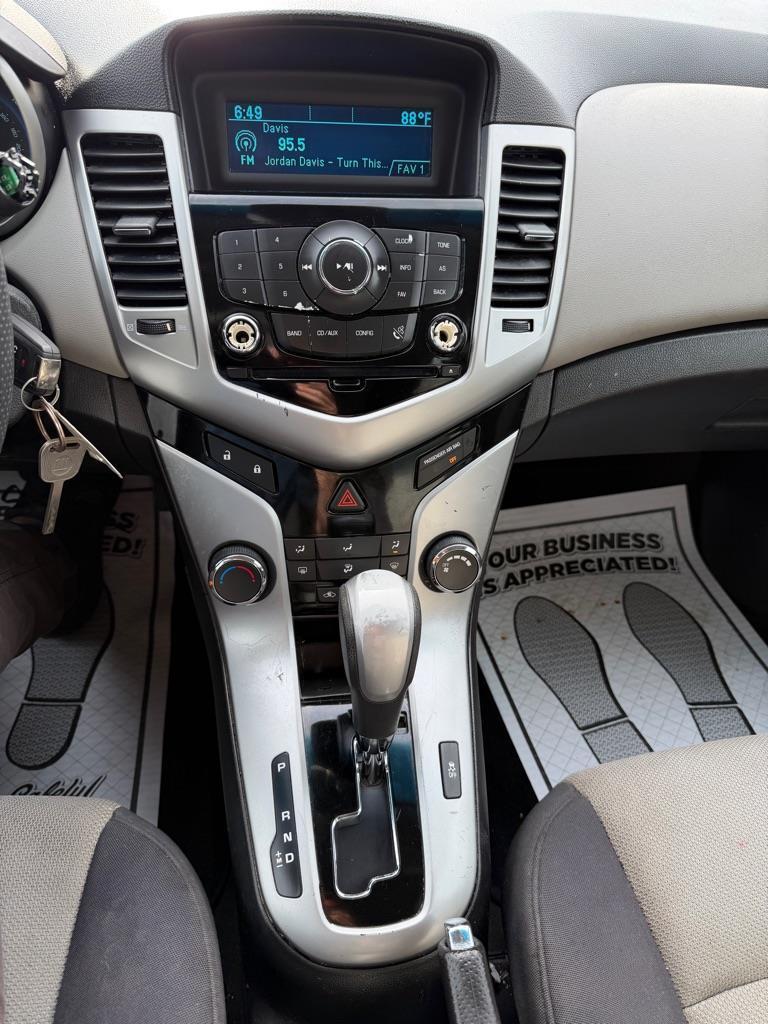 Chevrolet Cruze LS 2012