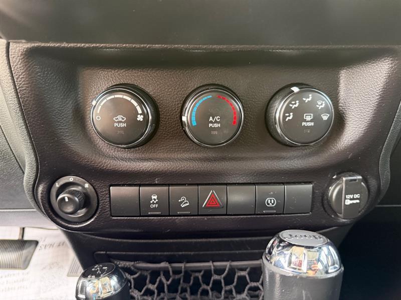 Jeep Wrangler Sahara 2015