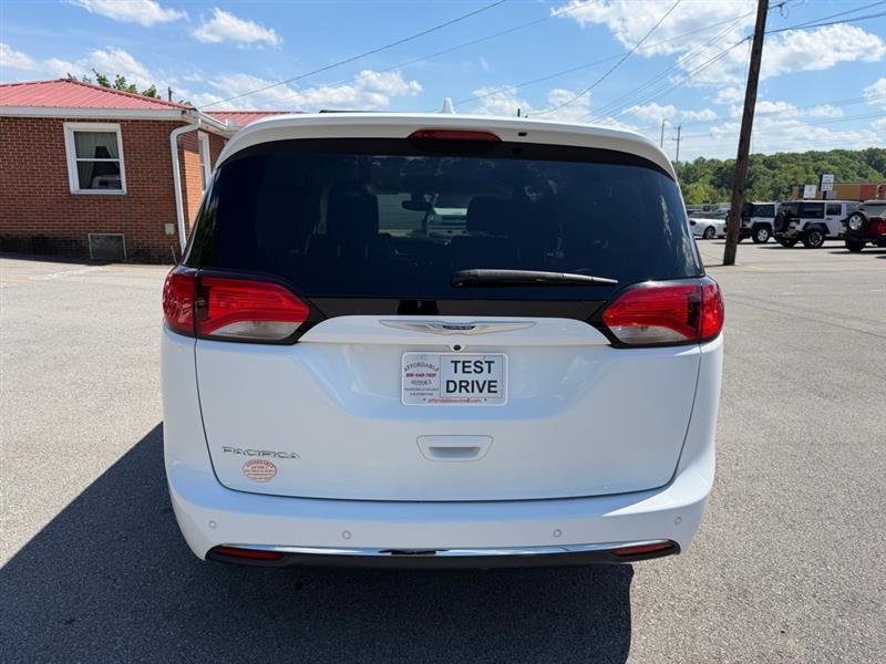 Chrysler Pacifica Touring L 2020