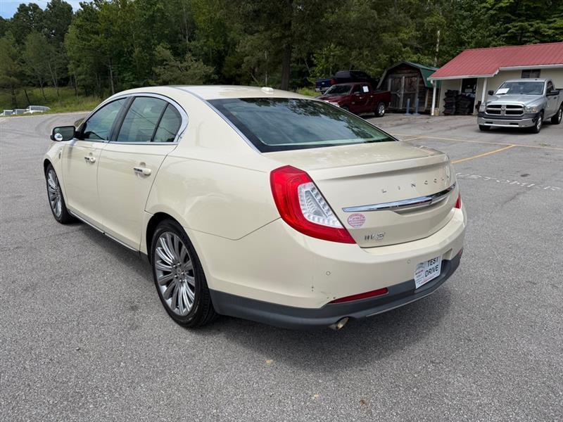Lincoln MKS  2015