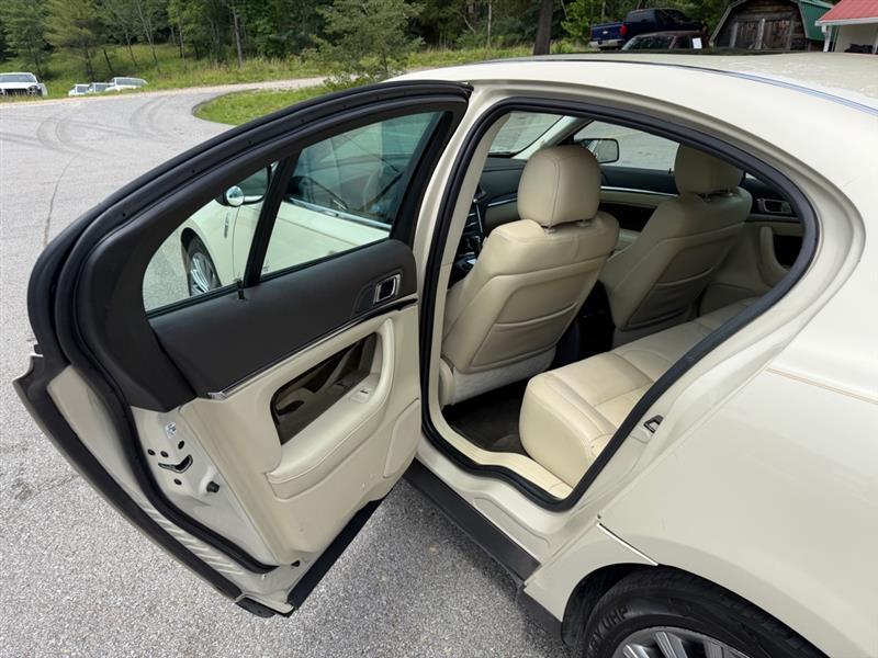 Lincoln MKS  2015