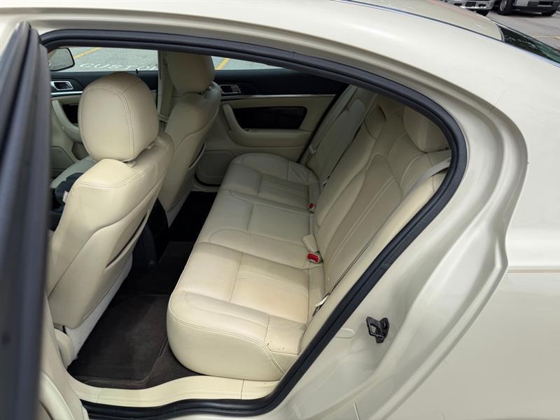 Lincoln MKS  2015
