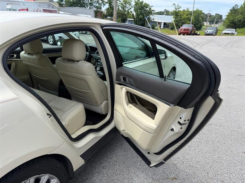 Lincoln MKS  2015