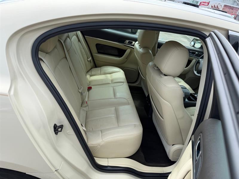 Lincoln MKS  2015