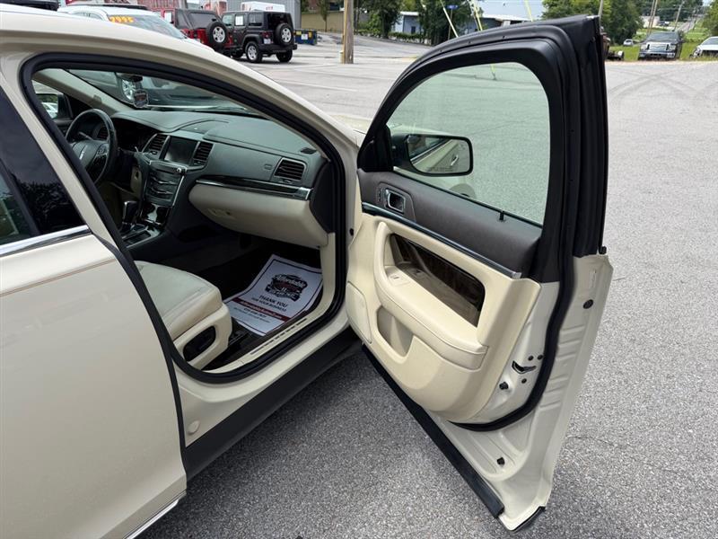 Lincoln MKS  2015