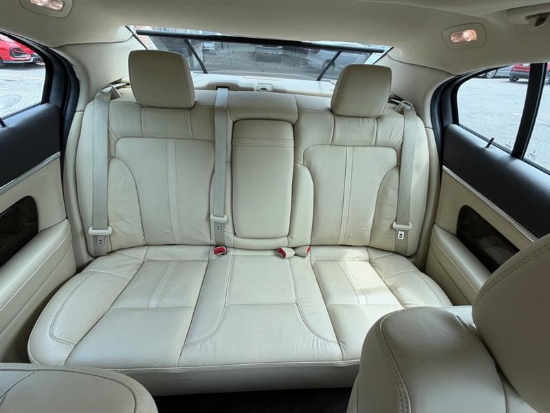Lincoln MKS  2015