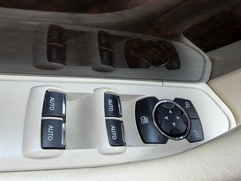 Lincoln MKS  2015
