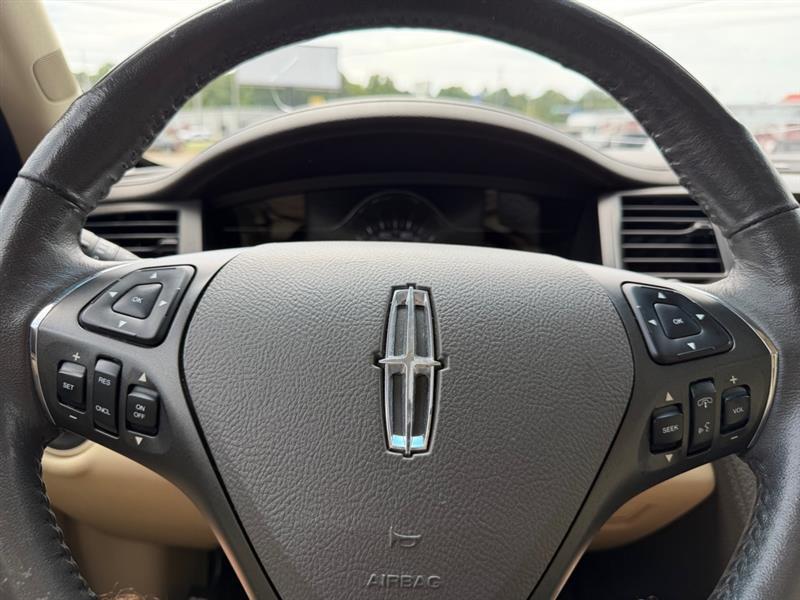 Lincoln MKS  2015