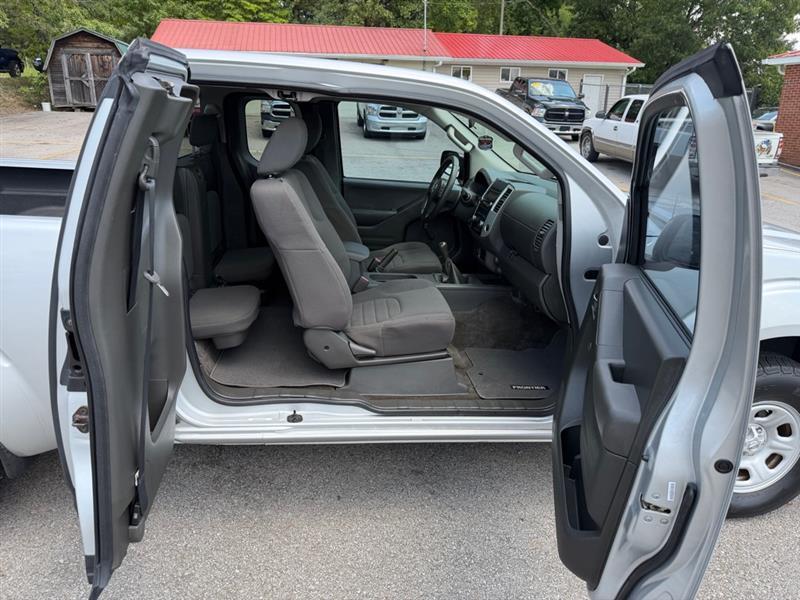 Nissan Frontier  2015