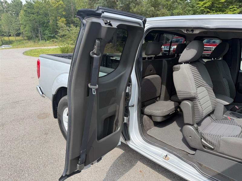 Nissan Frontier  2011