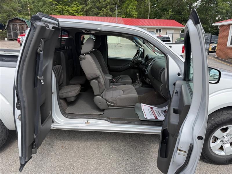 Nissan Frontier  2011